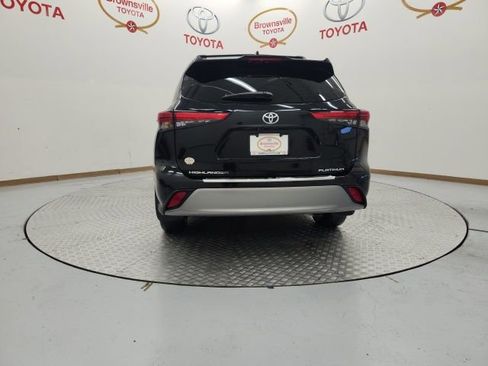 Used 2023 Toyota Highlander Platinum image 7