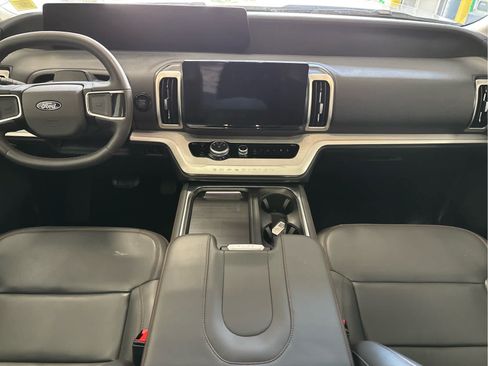 Used 2025 Ford Expedition Active AWD/4WD image 9