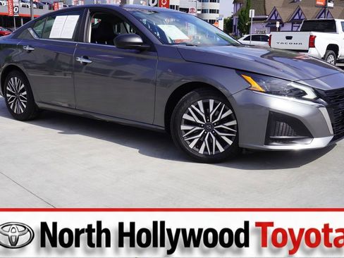 Used 2024 Nissan Altima 2.5 SV FWD image 1