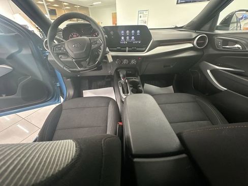 Used 2025 Chevrolet Trax RS w/ Driver Confidence Package image 21