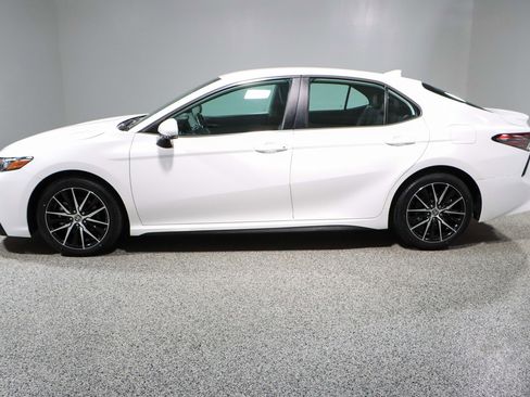 Used 2024 Toyota Camry SE w/ Blackout Package (TMS) image 10