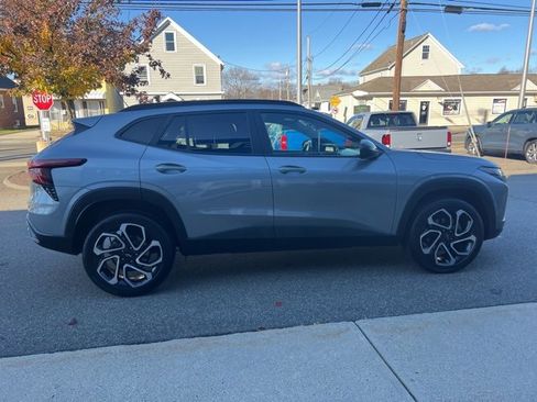 Used 2024 Chevrolet Trax RS w/ Driver Confidence Package image 6