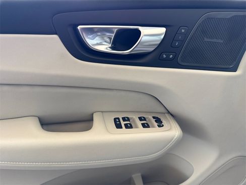 New 2026 Volvo XC60 B5 Ultra image 10