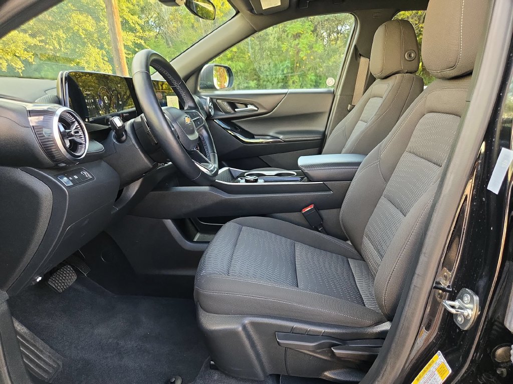 Used 2026 Chevrolet Equinox LT FWD image 25