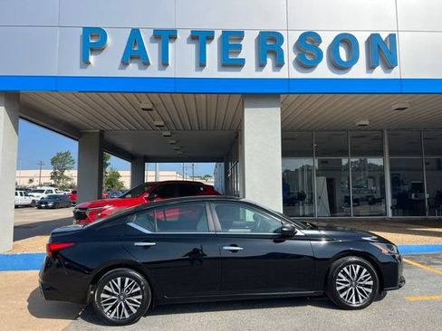 Used 2025 Nissan Altima 2.5 SV FWD image 1