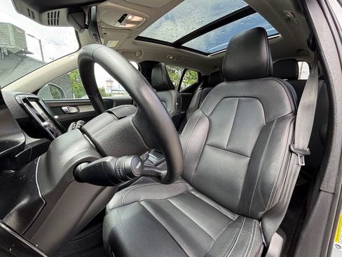 Used 2024 Volvo XC40 B5 Plus AWD/4WD image 11