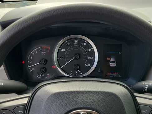 Used 2021 Toyota Corolla LE FWD image 25