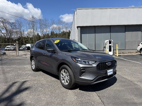 Used 2025 Ford Escape Active w/ Cold Weather Package image 8