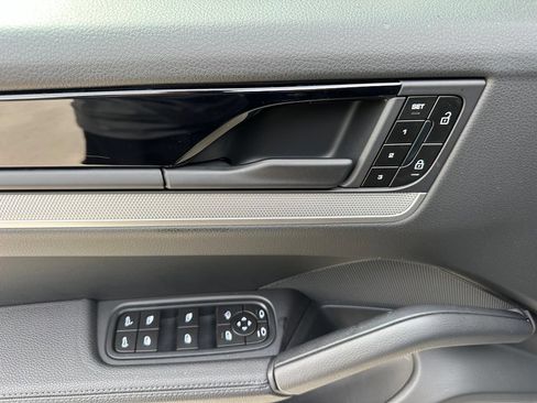 Certified 2026 Porsche Cayenne S AWD/4WD image 18