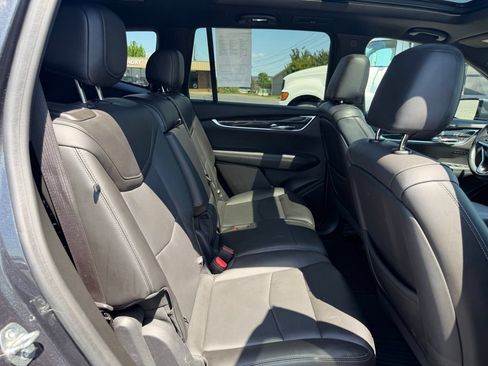 Used 2022 Cadillac XT6 Premium Luxury FWD image 37