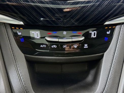 Used 2025 Cadillac XT6 Premium Luxury w/ Technology Package AWD/4WD image 16
