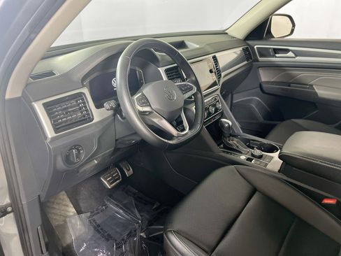 Used 2023 Volkswagen Atlas SEL R-Line image 9