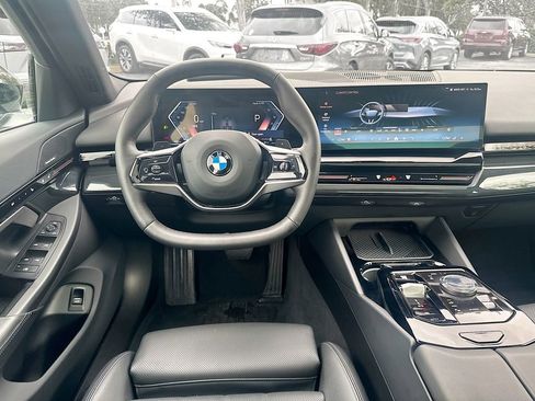 Used 2025 BMW 530i xDrive image 25