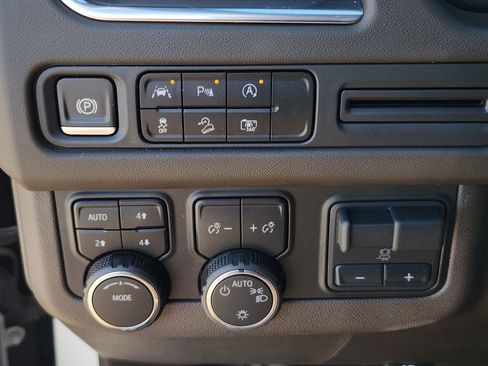 Used 2024 Chevrolet Tahoe Z71 w/ Luxury Package image 28