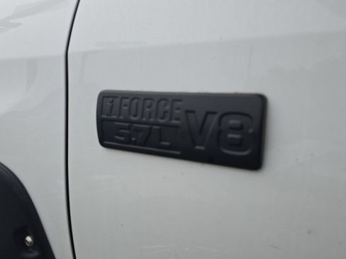 Used 2018 Toyota Tundra SR5 w/ SR5 Upgrade Package AWD/4WD image 10