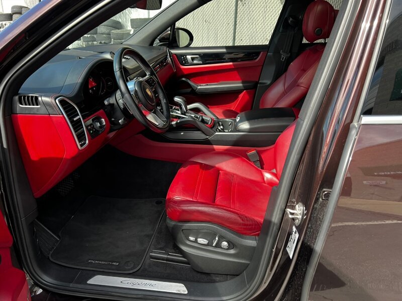 Used 2020 Porsche Cayenne AWD/4WD image 15