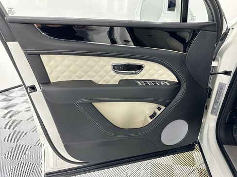 Certified 2021 Bentley Bentayga image 17