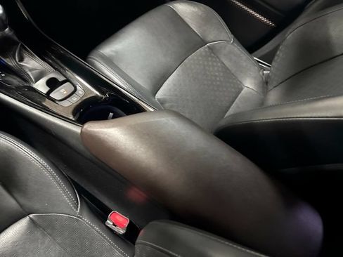 Used 2019 Toyota C-HR Limited FWD image 22