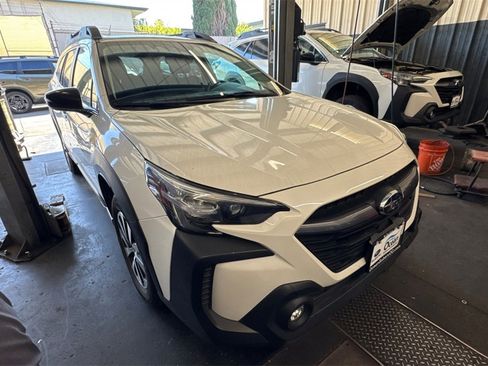 Used 2025 Subaru Outback Premium image 2