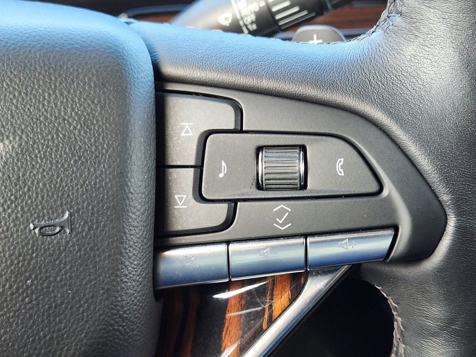 Certified 2023 Cadillac Escalade Premium Luxury w/ Performance Package AWD/4WD image 25
