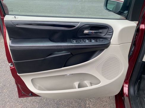 Used 2019 Dodge Grand Caravan SXT w/ Mopar Premium Addition Group image 13