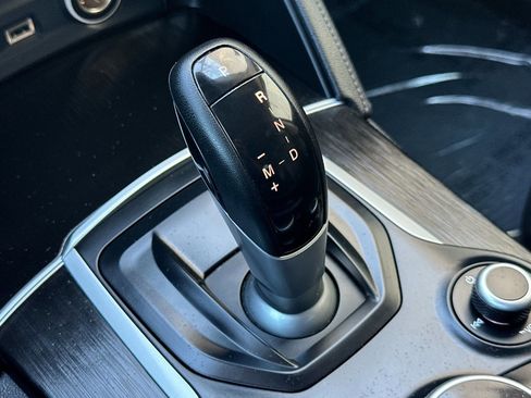 Used 2019 Alfa Romeo Stelvio Base image 24
