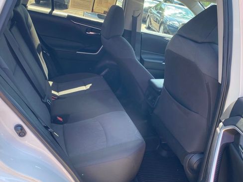 Used 2022 Toyota RAV4 XLE FWD image 17