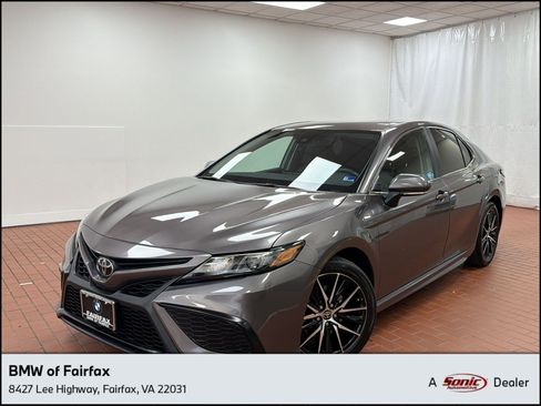 Used 2024 Toyota Camry SE image 1