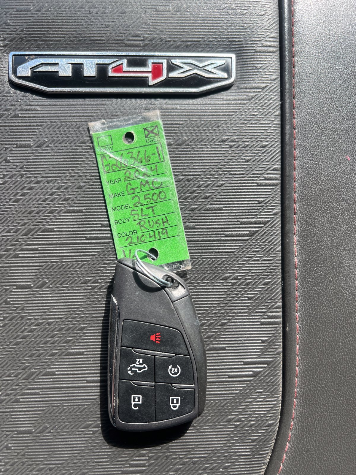 Used 2025 GMC Sierra 2500 AT4X AWD/4WD image 9