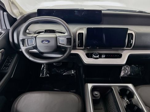 Used 2025 Ford Expedition Active image 19