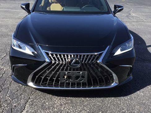 Used 2022 Lexus ES 350 w/ Premium Package FWD image 3
