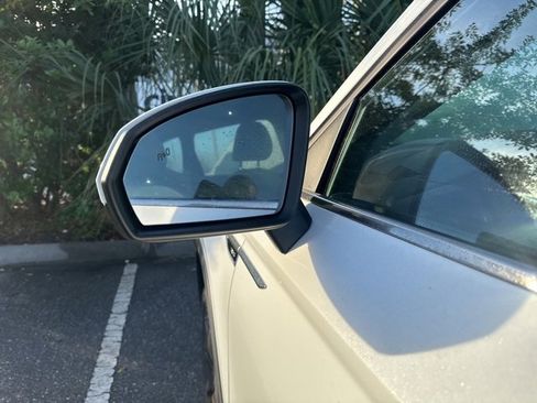 Used 2023 Volkswagen Taos SE image 25