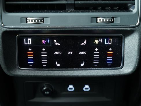 Certified 2025 Audi Q8 Premium Plus w/ Premium Plus Package AWD/4WD image 29