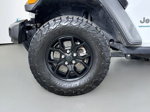Used 2024 Jeep Wrangler Unlimited image 27