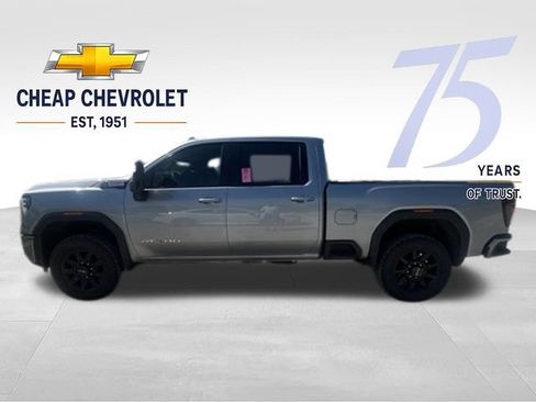 Used 2025 GMC Sierra 2500 AT4 AWD/4WD image 2