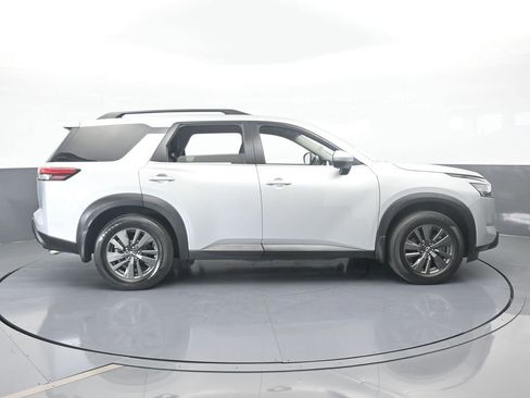 Used 2022 Nissan Pathfinder SV w/ SV Premium Package image 7