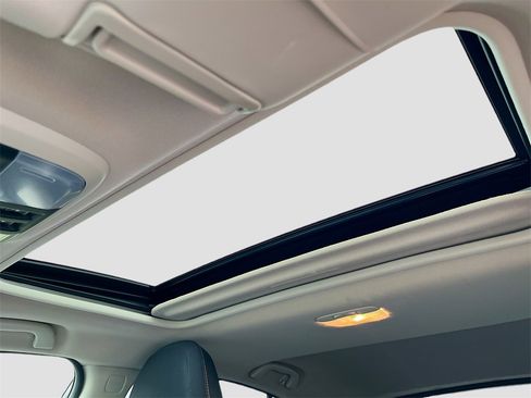 Used 2021 Subaru Crosstrek 2.0i Premium w/ Moonroof Package image 23