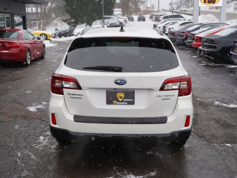 Used 2017 Subaru Outback 3.6R Touring image 7