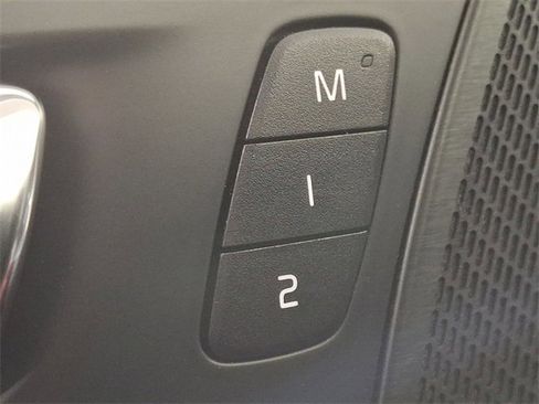 Used 2019 Volvo XC60 T6 Momentum w/ Multimedia Package image 25