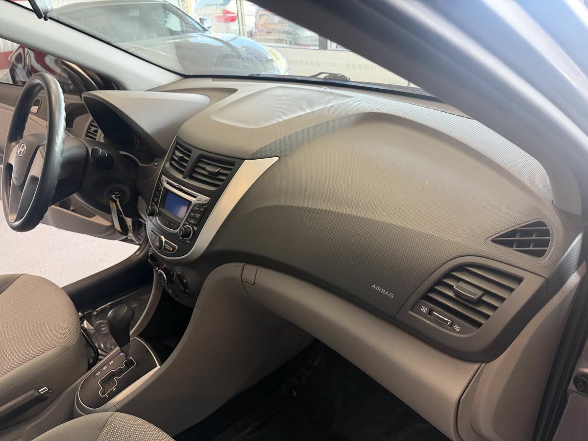 Used 2013 Hyundai Accent GLS FWD image 14