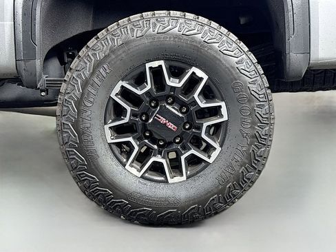 Used 2025 GMC Sierra 2500 AT4X image 37