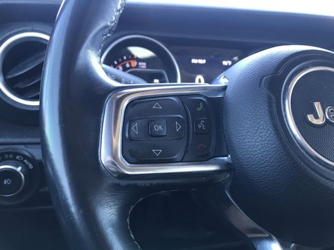 Used 2018 Jeep Wrangler Unlimited Sahara image 35