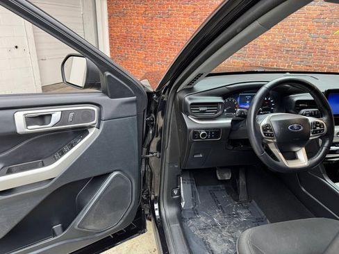 Certified 2023 Ford Explorer XLT image 10