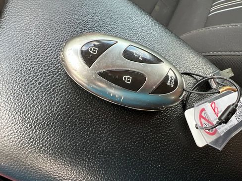 Used 2024 Hyundai Elantra SEL FWD image 25