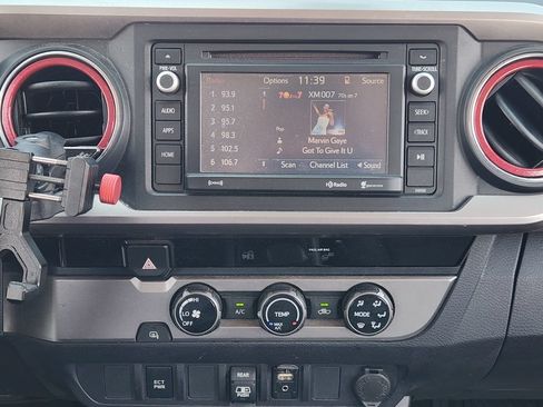 Used 2018 Toyota Tacoma SR5 RWD image 13