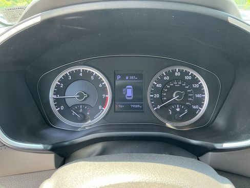 Used 2020 Hyundai Santa Fe SE AWD/4WD image 6