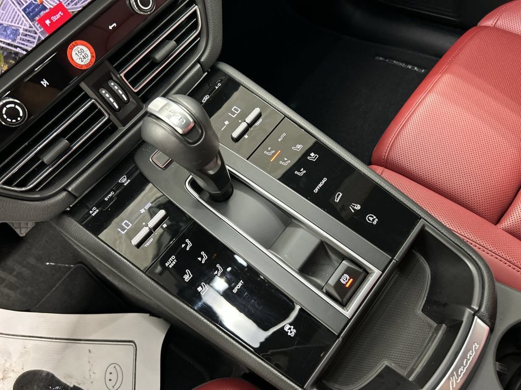 Certified 2026 Porsche Macan AWD/4WD image 18