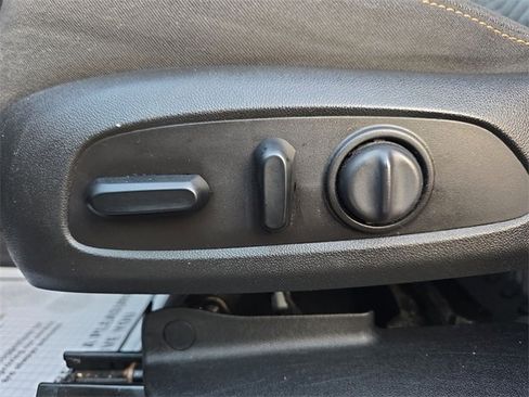 Used 2019 Chevrolet Equinox LT image 12