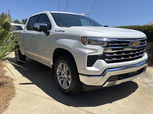 Used 2025 Chevrolet Silverado 1500 LTZ w/ LTZ Convenience Package II AWD/4WD image 11