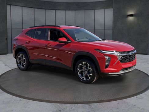 Certified 2026 Chevrolet Trax LT w/ Driver Confidence Package FWD image 8